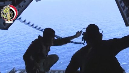 تواصل البحث عن الصندوقين الأسودين للطائرة المصرية