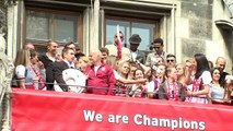 Philipp Lahm - FCB-Fans haben 'Stadion abgerissen' Meisterfeier des FC Bayern München
