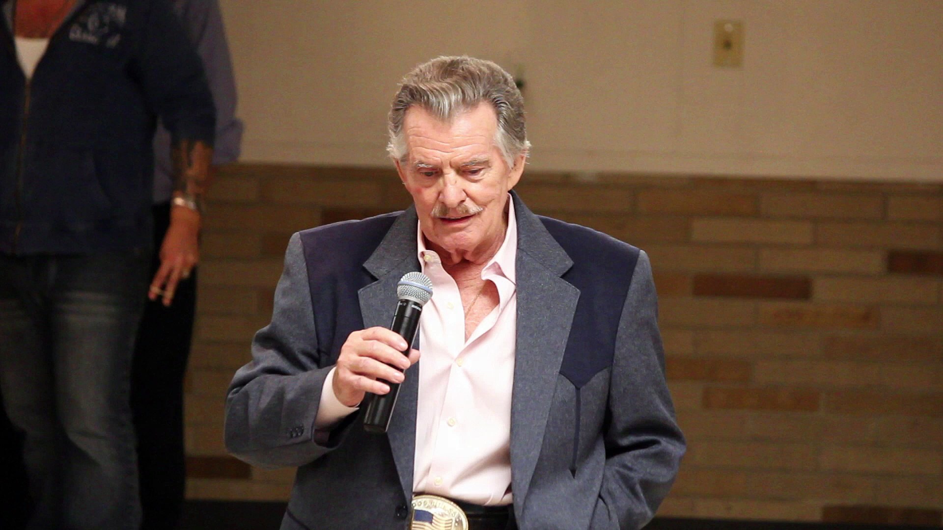 ⁣Ronnie Dove sings the George Jones song 'He Stopped Loving Her Today' American legion 2016