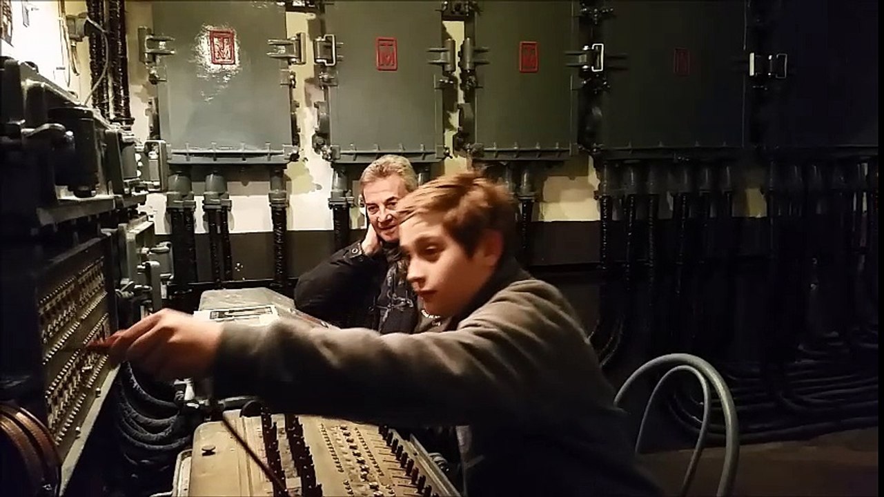 Guy et Baptiste au central téléphonique du Galgenberg , ouvrage de la ligne Maginot dans le Bois de Cattenom