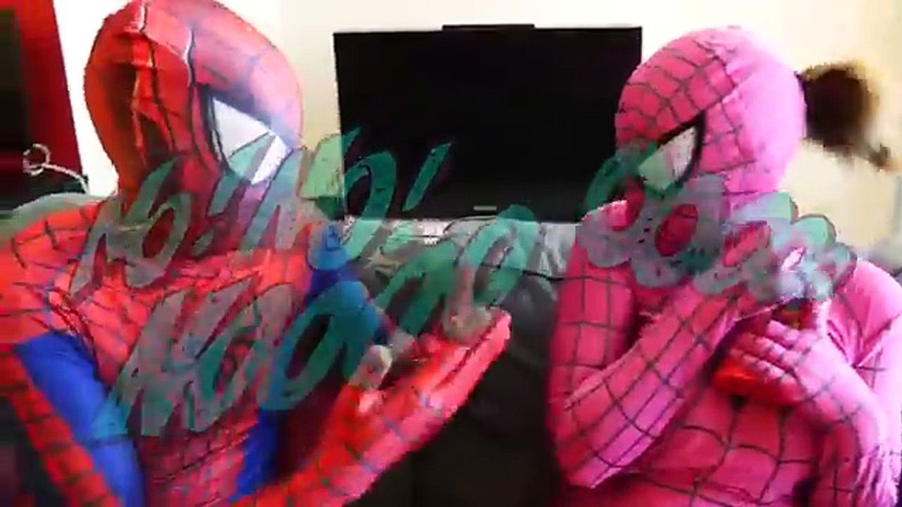 Spiderman vs Pink Spidergirl Bubble Gum w_ Maleficent & Frozen Elsa! Superhero Movie Ft Comics Pop!