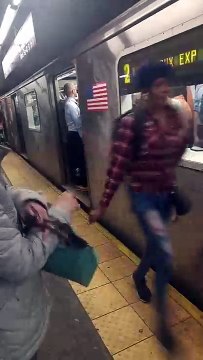 Как не стоит вести себя в метро