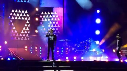 Zayn Malik hitting high notes