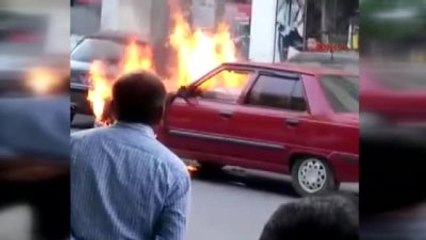 Kahramanmaraş?ta Seyir Halindeki Otomobil Alev Aldı