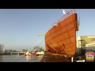 Kapal - Kapal Raksasa di Ceburkan ke Laut