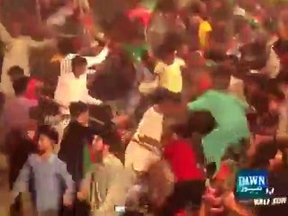 Girl Came on Stage During Imran Khan’s Jalsa