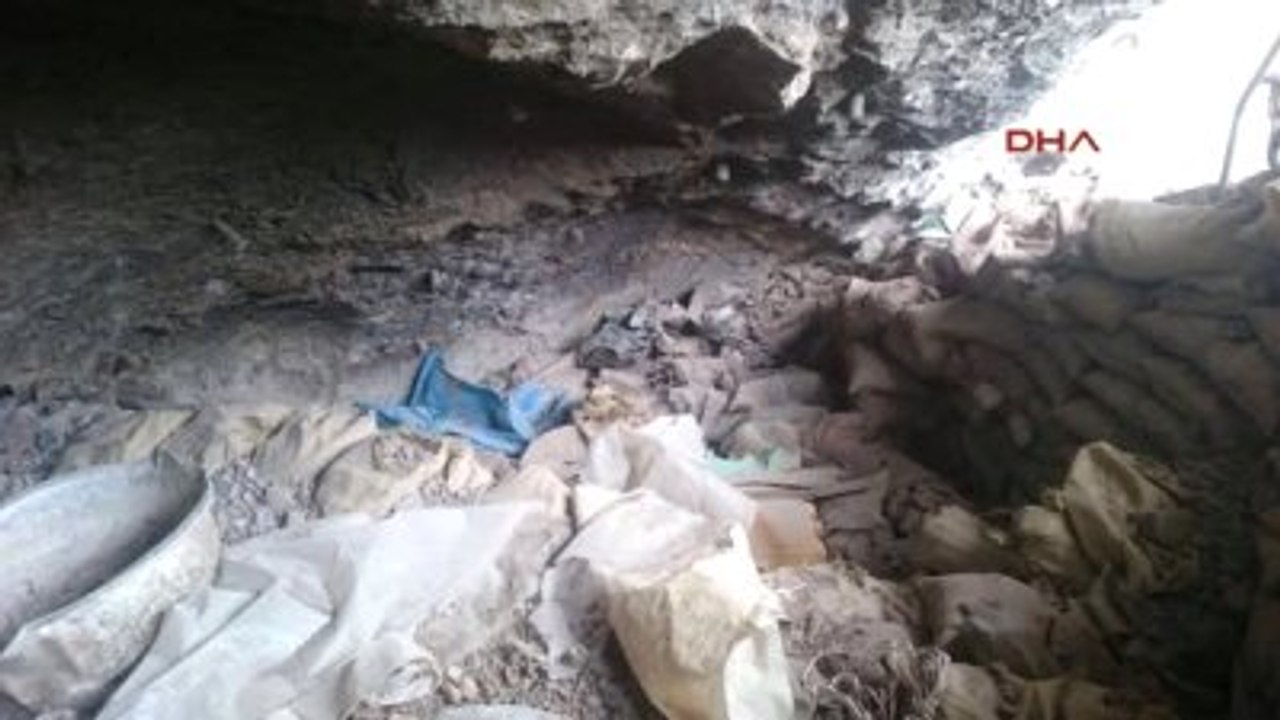 Hakkari Dağlıca Gevanakurki Tepe Bölgesinde PKK'ya Ait Silah ve Mühimmat Ele Geçirildi