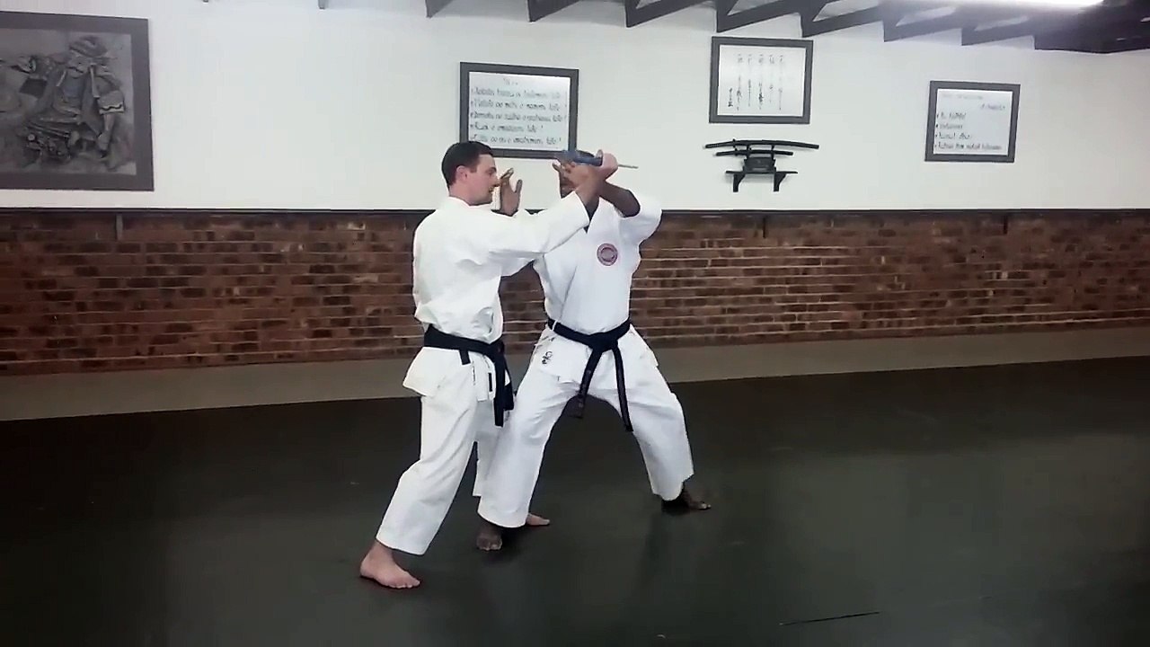 KARATE SHOTOKAN- SELF DEFENSE TACTICS AGAINST KNIFE - SENSEI CONTREIRAS