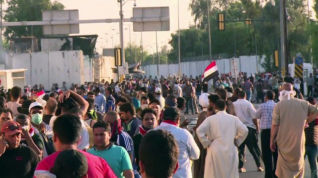 Manifestantes iraquíes ingresan a oficinas de primer ministro