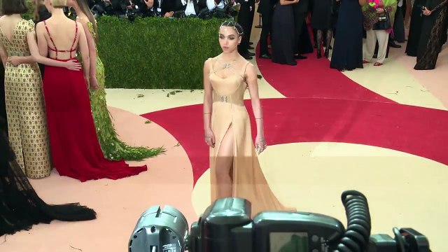 Robert Pattinson and FKA Twigs #5 MetGala 02.05.2016