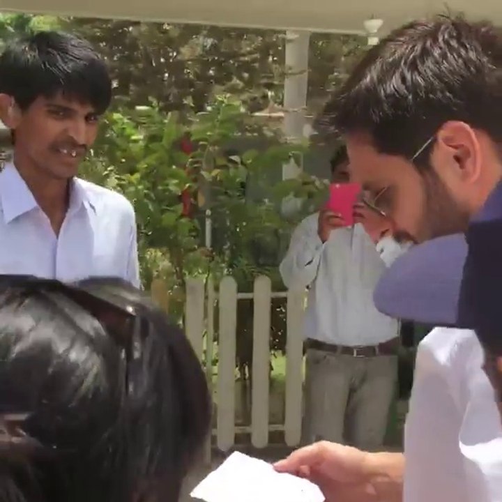 Shahid Afridi playing basketball with fans, Shahid Afridi  FANS must watch it