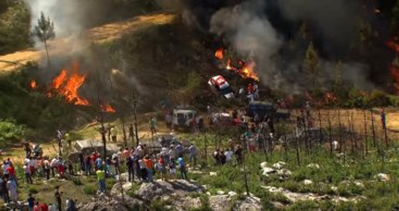 Ralli Aracı Tamamen Kül Oldu, Pilotlar Son Anda Kurtuldu