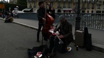 Lap Steel Serenade and massage on Pont St-Louis