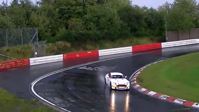 Jeep Grand Cherokee SRT8 Drag Racing on Track