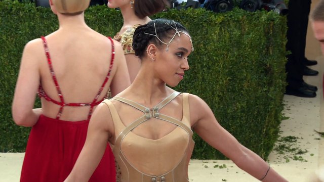 Robert Pattinson and FKA Twigs #6 MetGala 02.05.2016