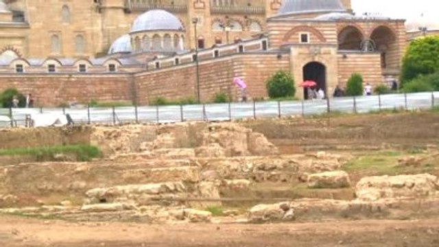 Tarihi Yemiş Kapanı Hanı Kurtarma Kazısı