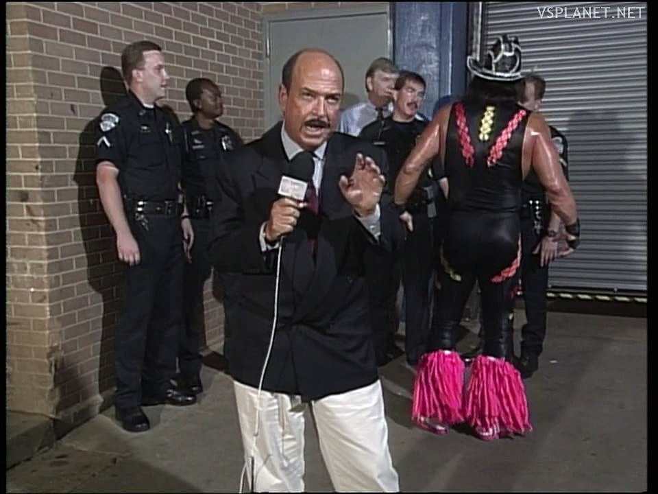 Randy Savage tries to sneak in @ WCW Nitro 20.05.1996
