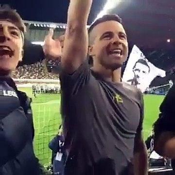 Di Natale casually smoking among Ultras