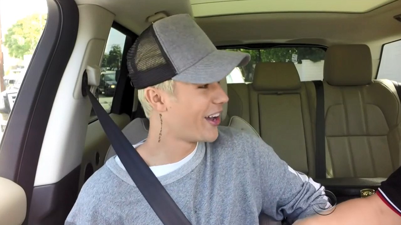 Justin Bieber "What Do You Mean" in carpool karaoke