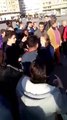 Jets de pierres et de canettes: des policiers pris à partie par un groupe de jeunes place Flagey! (VIDEO)