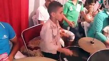 طفل مغربي يبدع بطريقته الخاصة