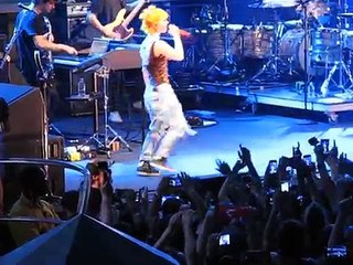 17-17 Paramore - Ain't It Fun @ Parahoy (Show #1) 3-05-16