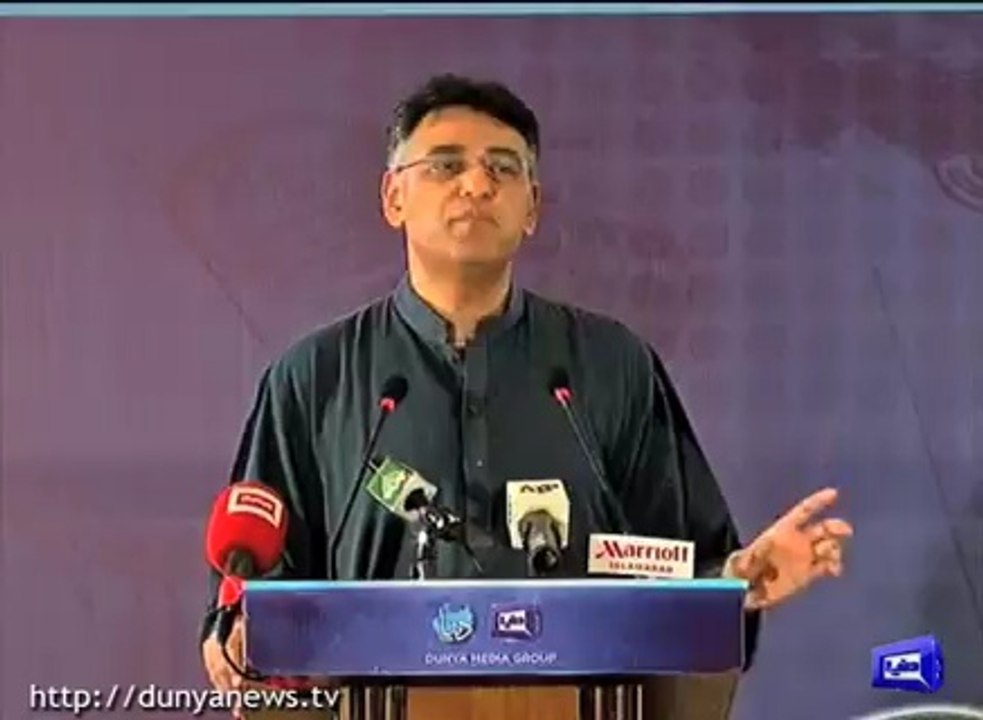 Asad Umar, Ishaq Dar criticize each other at Pre budget Seminar