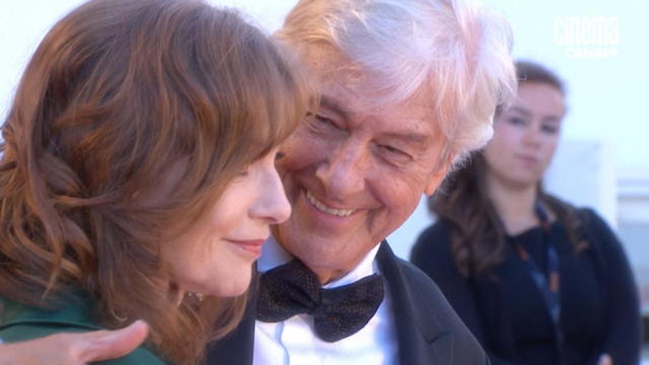 Elle (Paul Verhoeven) - Montée des Marches par Laurent Weil - Cannes 2016 CANAL+