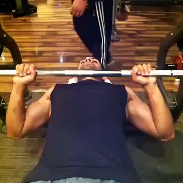 Saaly Gym day Fukry aven Shoor dalty hain