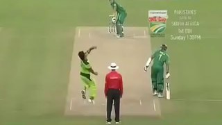 World Fastest Bowler Shoaib Akhtar Hit the batsman then bowl him out