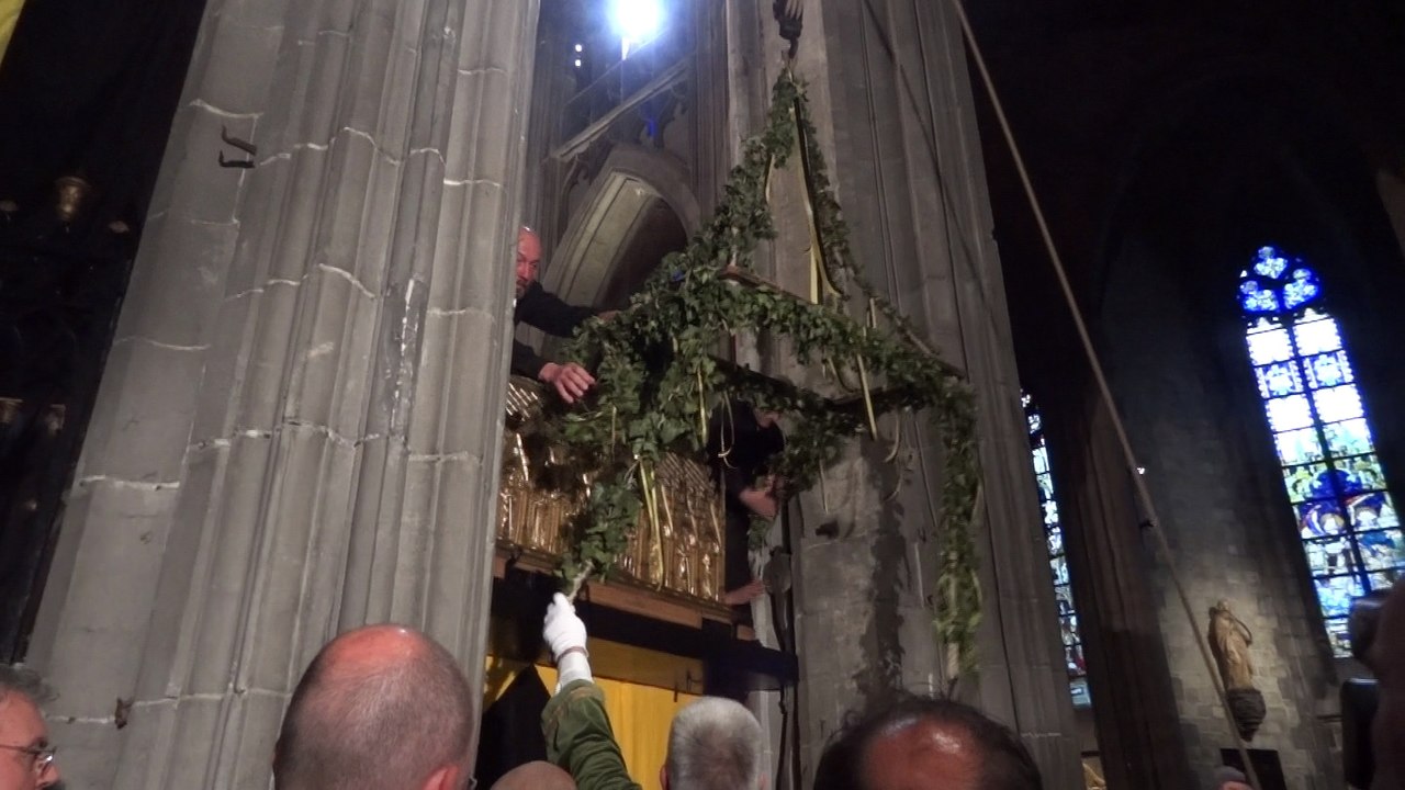 Doudou: descente de la Châsse de Sainte-Waudru (VIDEO)