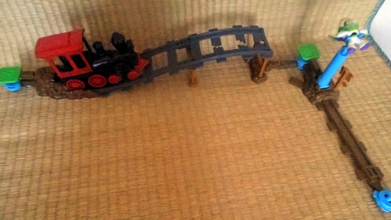 Toy Story 3 Action Links Buzz Saves The Train Playset Disney