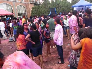 Drunk Girls & Boys Holi dance