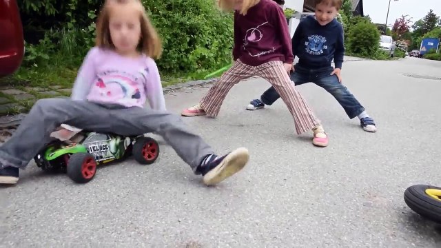 Drifts und Sprünge mit dem RC Auto! | mit Oli | Noah Heinicke