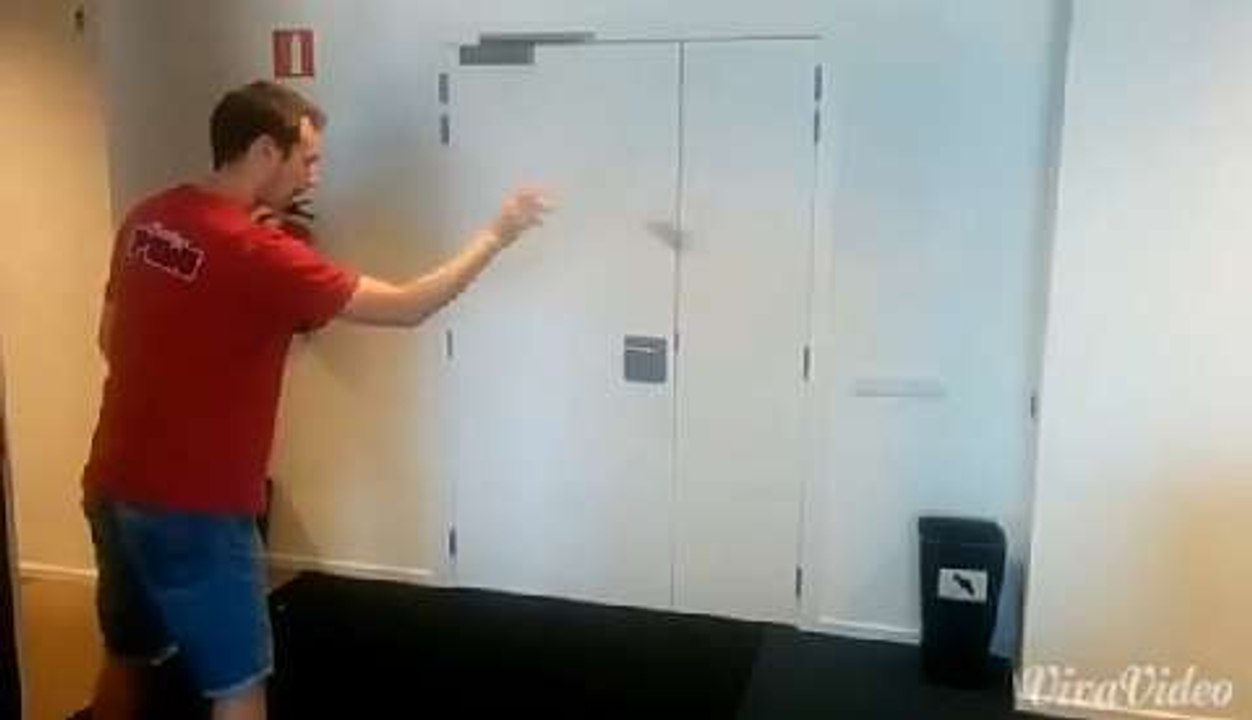 VivaVideo - Büro-Basketball in Zeitlupe