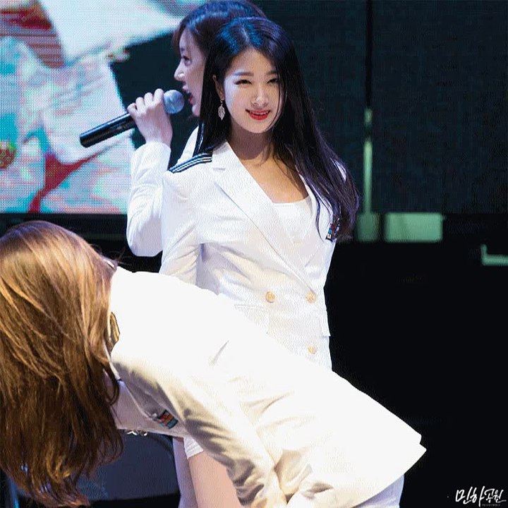 160518 Minha's Magic Rose Trick