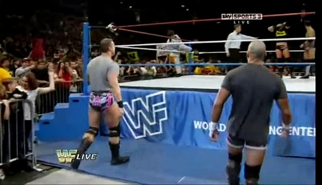 WWE Raw 11/15/10 Part 3/15 (HQ)