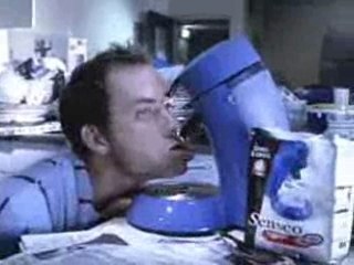 Senseo:un homme seul a la maison