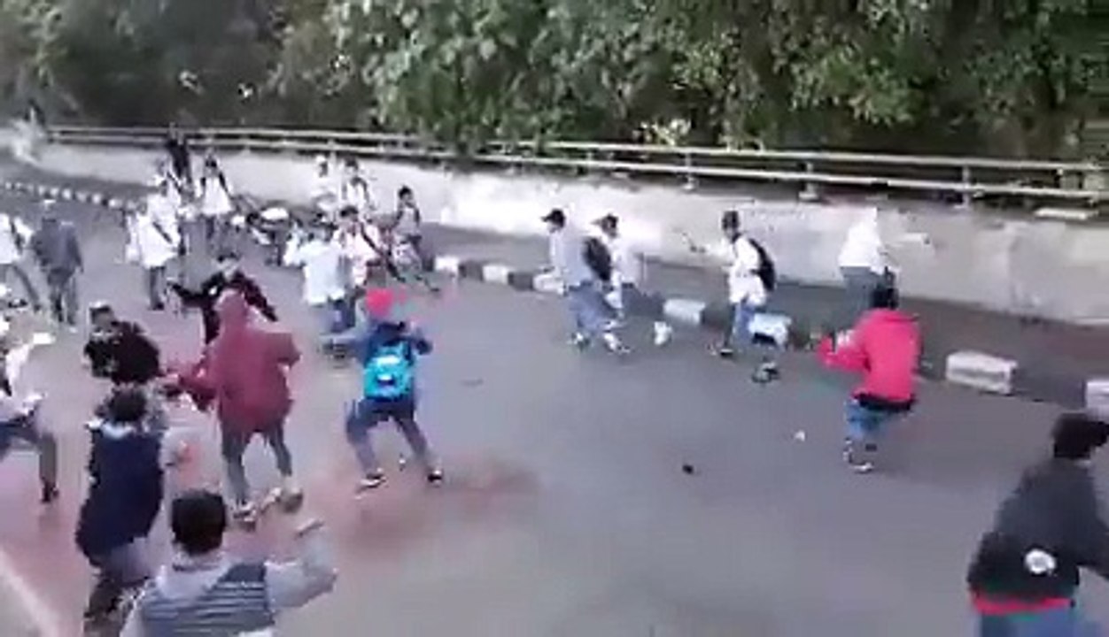 Tawuran Pelajar Baok Bacokan
