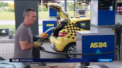 Скачать видео: Les automobilistes inquiets devant la pénurie de carburant qui touche désormais l'ouest et le nord de la France