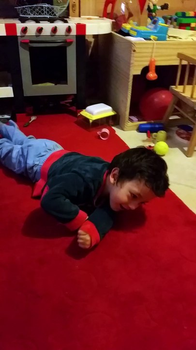 J'arrive à m'asseoir tout seul!