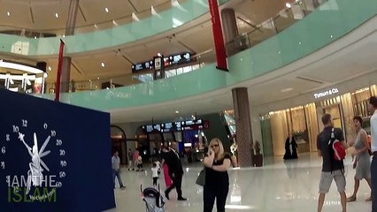 American Little Girl's Cute Reaction When Hear The Adhan (call to prayer)