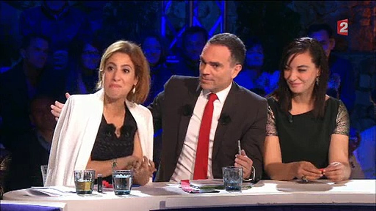 Yann Moix et Léa Salamé tentent un baiser de cinéma dans "On n'est pas couché" - Regardez