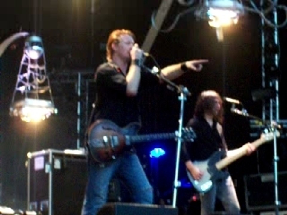 QOTSA @ Furia Festival, "Don't touch me !"