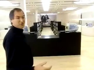 Visite du premier Apple Store en 2001 présenté par Steve Jobs !