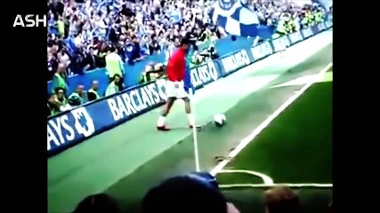 Cristiano Ronaldo vs Ronaldinho ● Freestyle ● Crazy Tricks