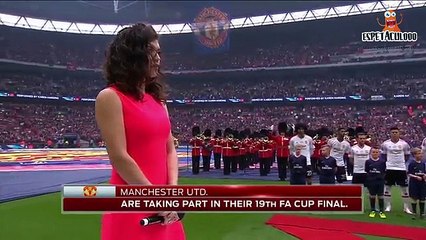 Ia cantar o hino na Final da Taça de Inglaterra mas… sorriu apenas
