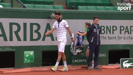 Paire agacé par son propre jeu