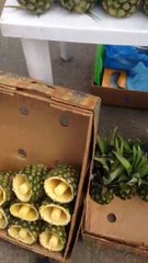 different way of cutting pineapples