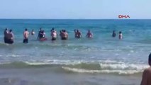 Alanya Boğulma Tehlikesi Geçiren 6 Kişi, Halatla Kıyıya Çekildi